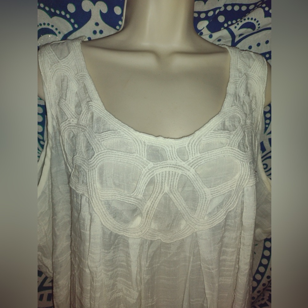 Set of Blue, White, and Coral Lightweight Sleeveless Tops 2X - Picture 5 of 11